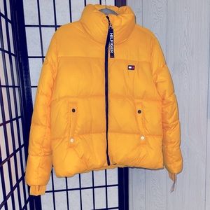 NWT: YELLOW Tommy Hilfiger puffer coat,. Size medium but can fit a small.